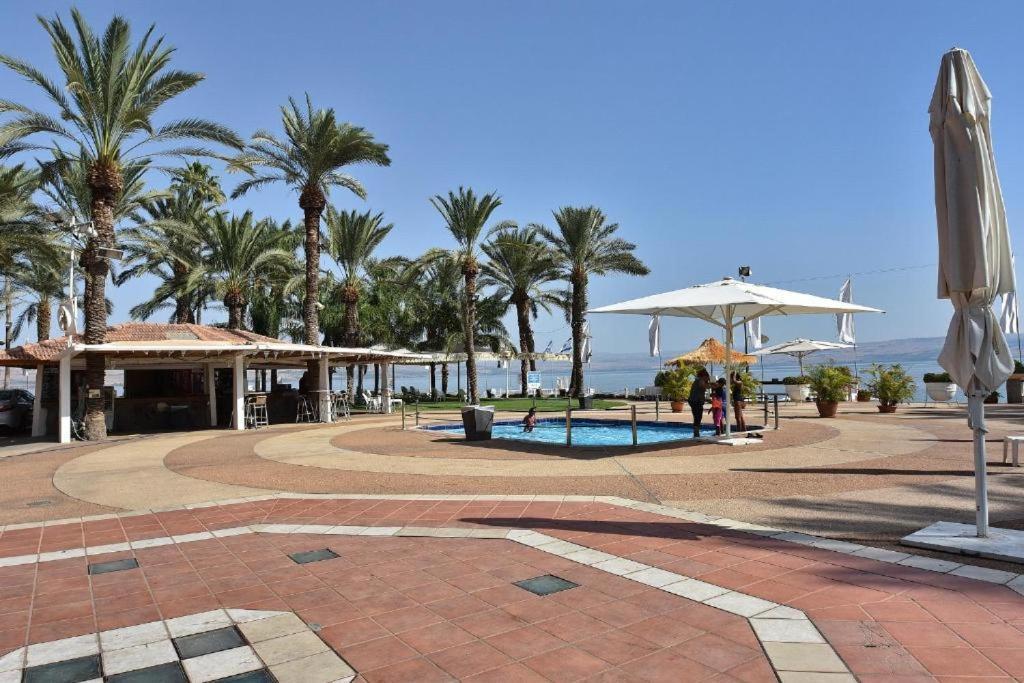 Roses By Lake Kinneret Tiberias Exterior photo