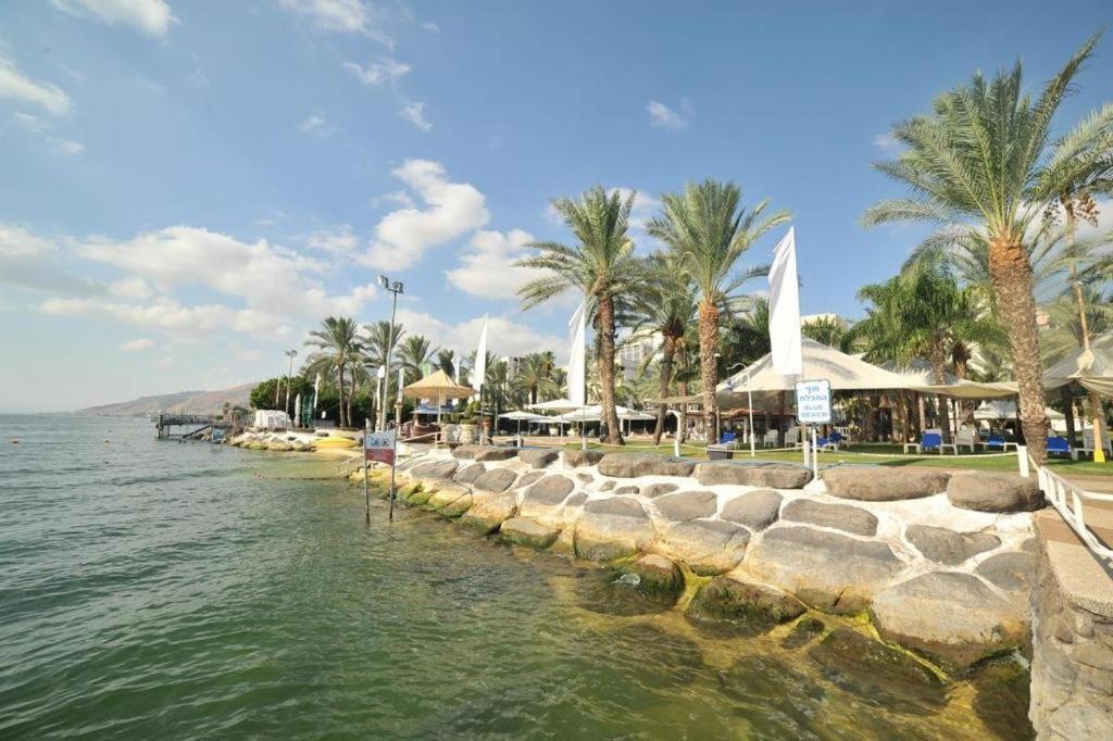 Roses By Lake Kinneret Tiberias Exterior photo